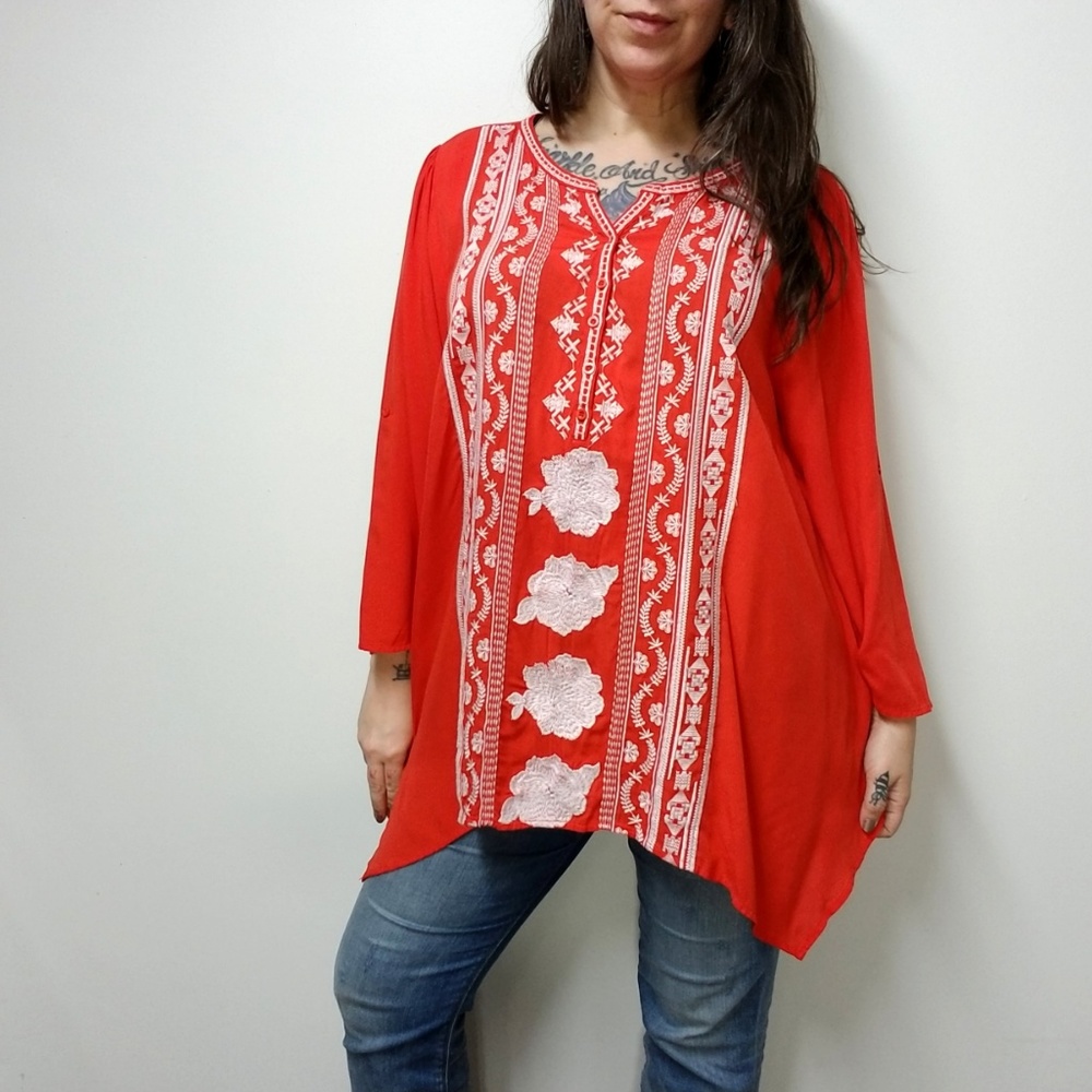 ANDREE Embroidered Sharkbite Tunic Roll Sleeves - Picture 4 of 8